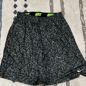 Nike Men's Green Camouflage Athletic Shorts
